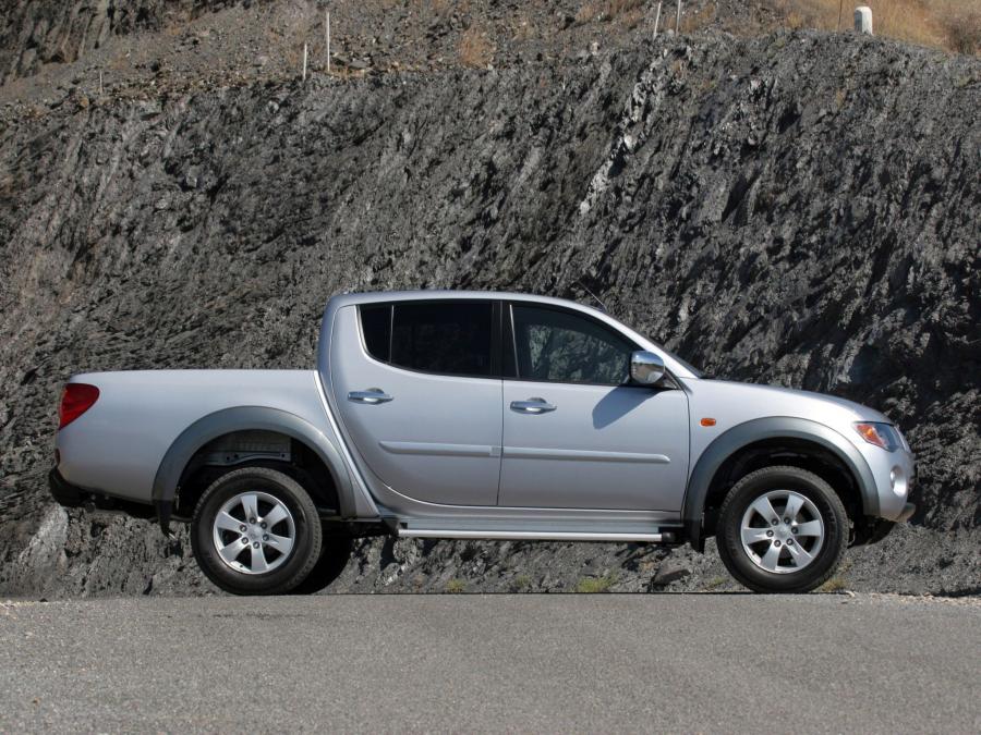  Mitsubishi L200 4Life Double Cab 2006 года  (фото 5 из 14)